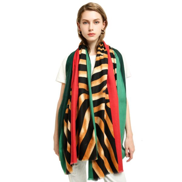 Color Edged Zebra Pattern AW 19030 Model Green scaled