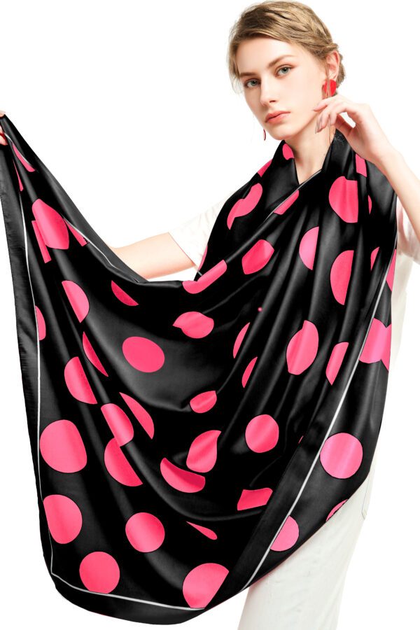 Size Dots AW 19047 Model Black scaled Size Dots - Silk Till - AW-19047-[630][528][440][1110][870][400] SCARF.COM