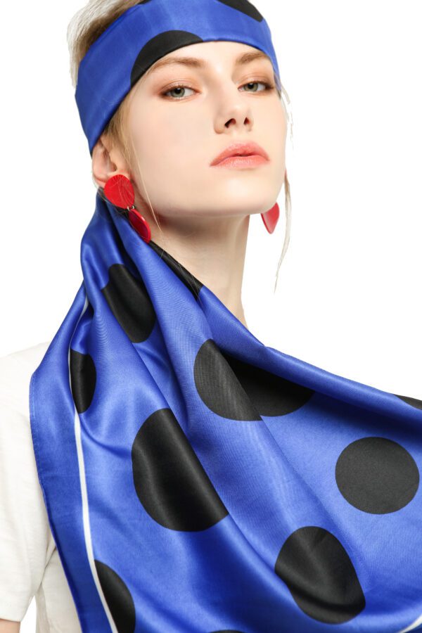 Size Dots AW 19047 Model Blue scaled Size Dots - Silk Till - AW-19047-[630][528][440][1110][870][400] SCARF.COM