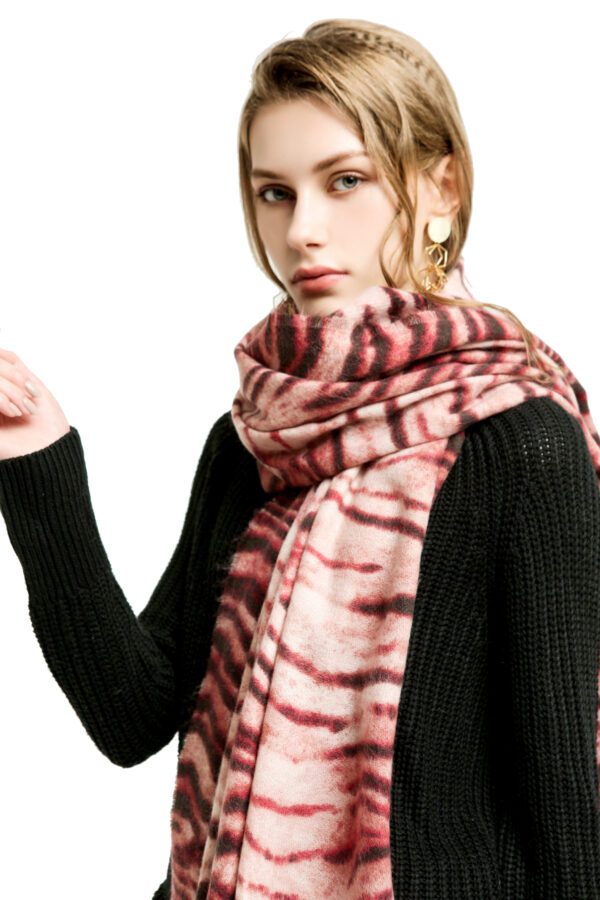 Tiger Pattern AW 19023 Pink 2 scaled Tiger Pattern AW-19023-[180][320][100][760][510] SCARF.COM