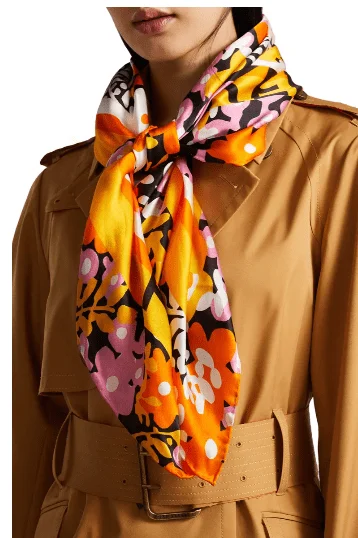 Where and How to Choose the Best Silk Scarves 7 %E5%9B%BE%E7%89%879 Where and How to Choose the Best Silk Scarves SCARF.COM