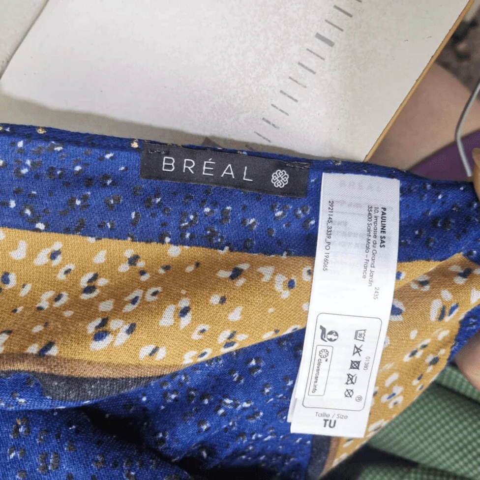 图片12 1 How to Customize a Scarf With Logo SCARF.COM