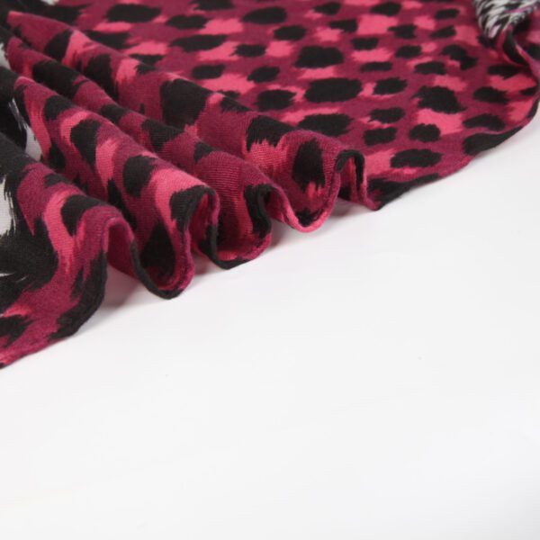 AW 22012 Detail 02 Leopard Print scaled Colorful Leaves - Stain - AW-22012 SCARF.COM