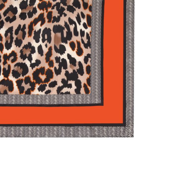 AW 22040 Detail 03 Side Stripes Leopard Print scaled